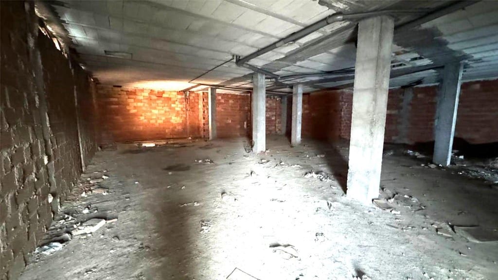 Commercial for sale in Torrevieja - € 159,500 (Ref: 9440378)