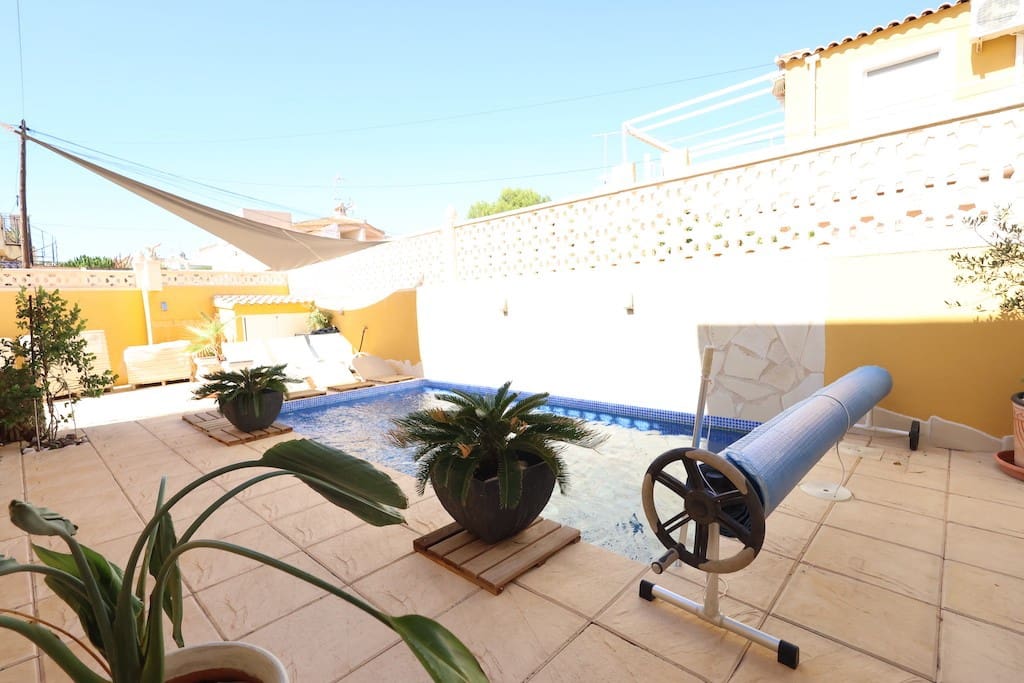 4 soveværelse Villa til salg i Cabo Roig med swimmingpool - € 299.900 (Ref: 9440405)