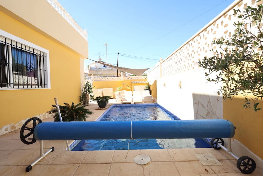 4 soveværelse Villa til salg i Cabo Roig med swimmingpool - € 299.900 (Ref: 9440405)
