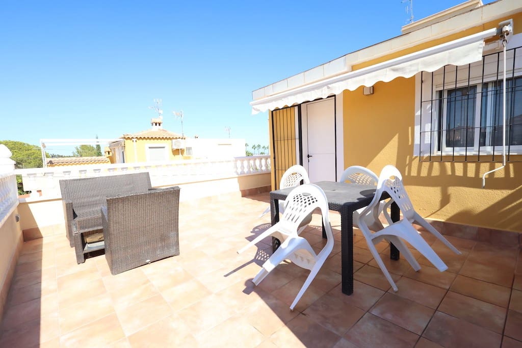 4 soveværelse Villa til salg i Cabo Roig med swimmingpool - € 299.900 (Ref: 9440405)