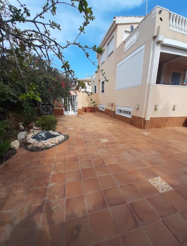 5 sovrum Hus till salu i La Mata - 370 000 € (Ref: 9440415)