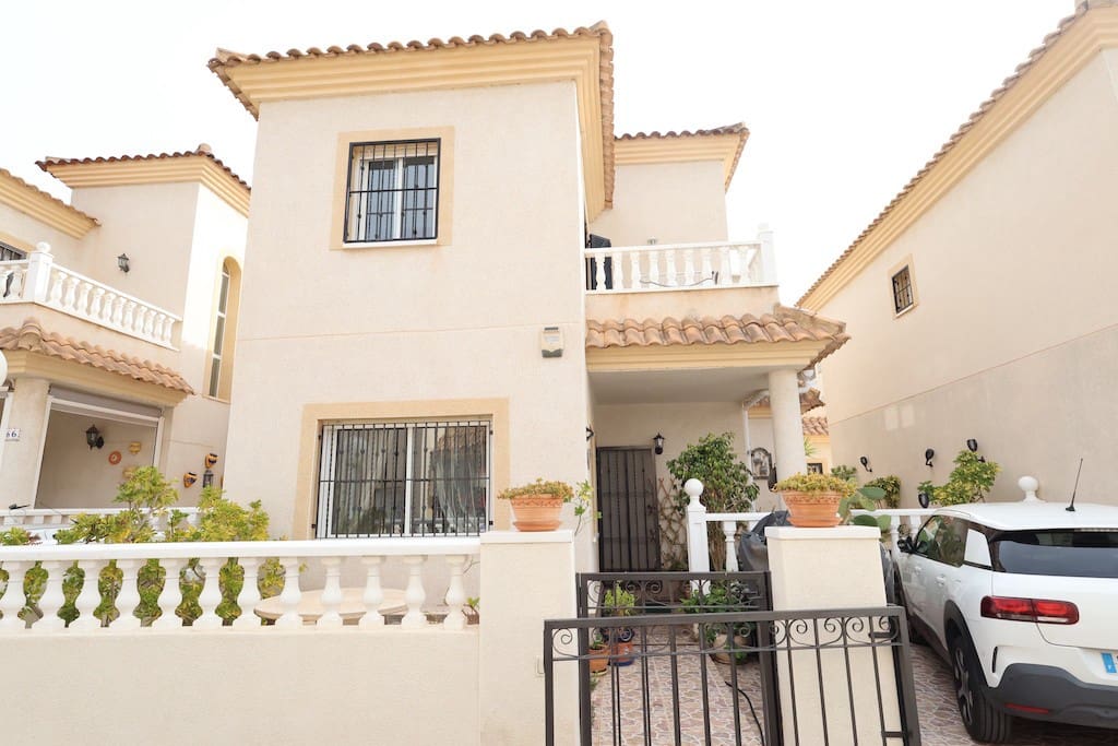 2 soveværelse Villa til salg i Playa Flamenca med swimmingpool - € 240.000 (Ref: 9440416)