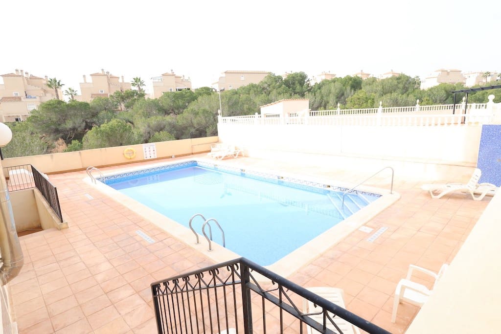 2 soveværelse Villa til salg i Playa Flamenca med swimmingpool - € 240.000 (Ref: 9440416)