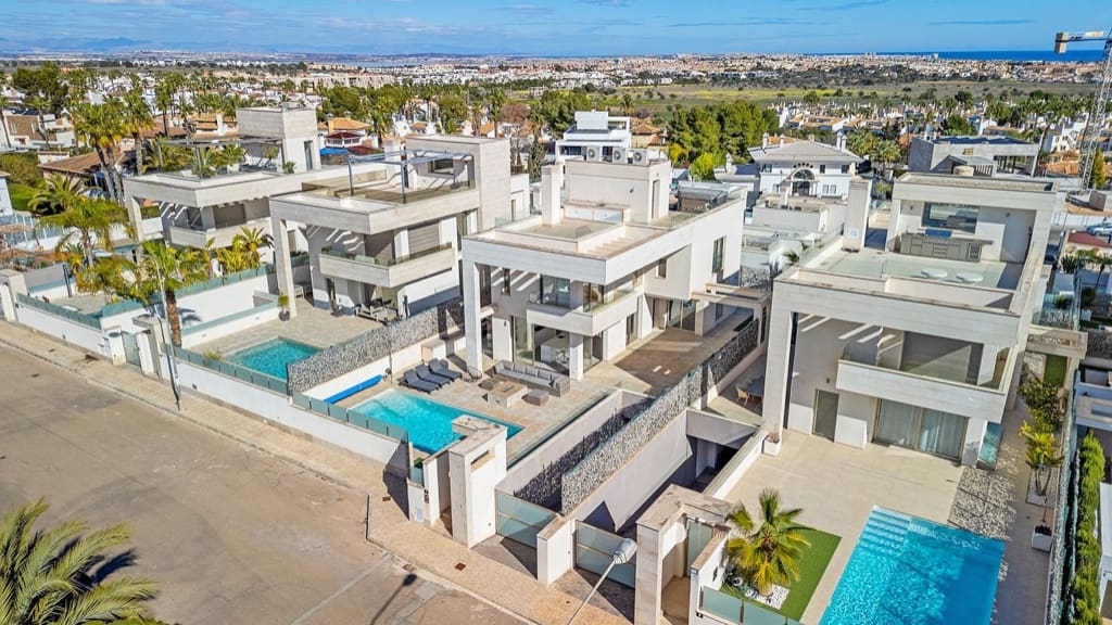 6 sovrum Villa till salu i Villamartin med pool - 895 000 € (Ref: 9440419)