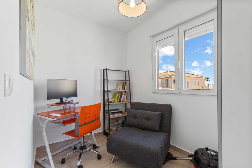 4 chambre Maison de Ville à vendre à Torrevieja avec piscine - 199 000 € (Ref: 9440422)