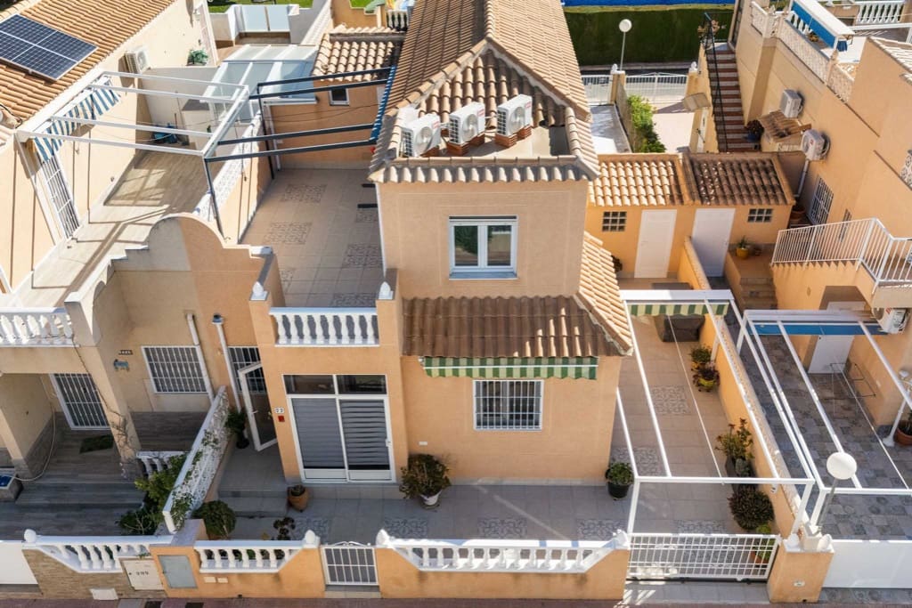 4 chambre Maison de Ville à vendre à Torrevieja avec piscine - 199 000 € (Ref: 9440422)