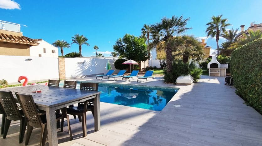 4 camera da letto Villa in vendita in Playa Flamenca con piscina - 940.000 € (Rif: 9440424)