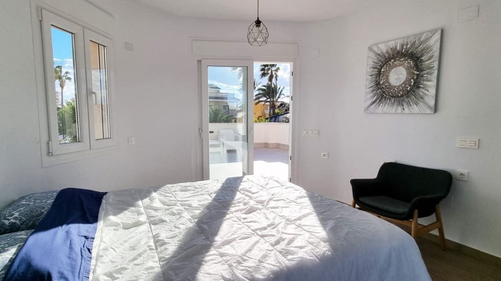 4 camera da letto Villa in vendita in Playa Flamenca con piscina - 940.000 € (Rif: 9440424)