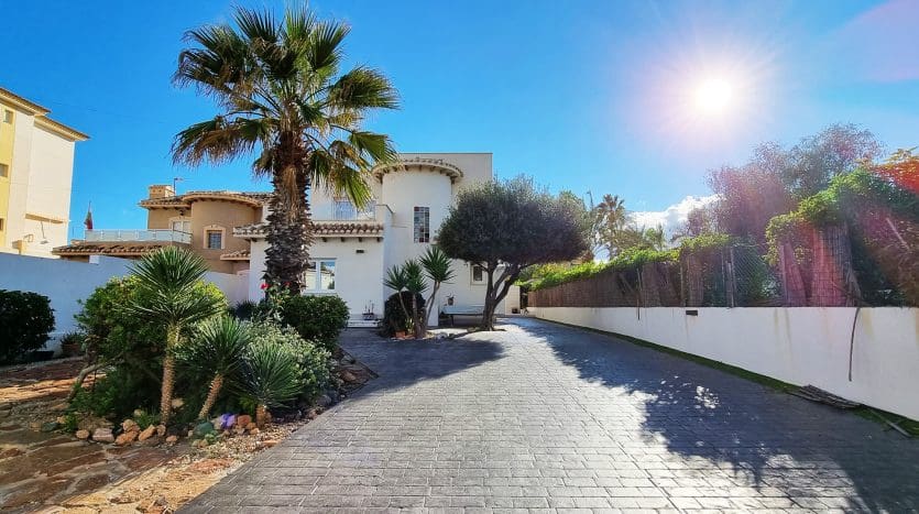 4 camera da letto Villa in vendita in Playa Flamenca con piscina - 940.000 € (Rif: 9440424)