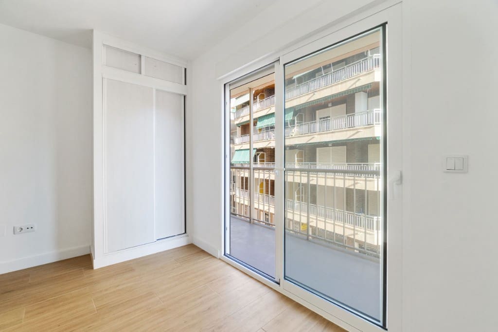 4 quarto Apartamento para venda em Torrevieja - 399 000 € (Ref: 9440430)