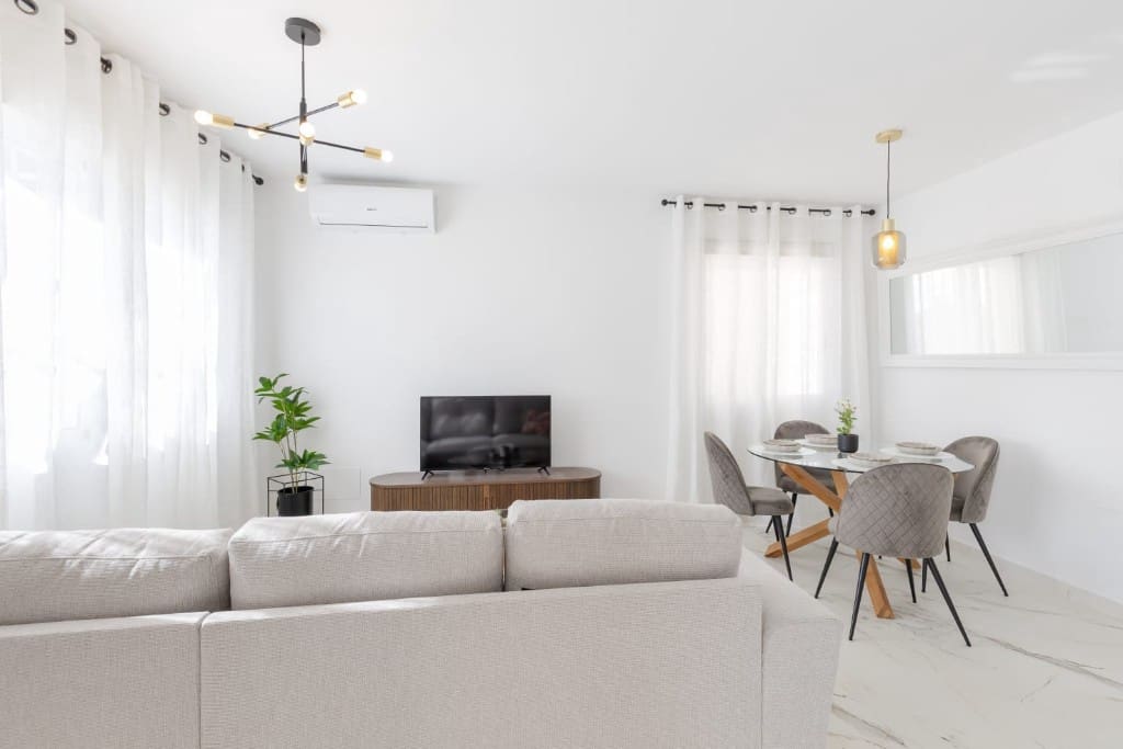 5 sypialnia Willa na sprzedaż w Villamartin z basenem - 299 900 € (Ref: 9440431)