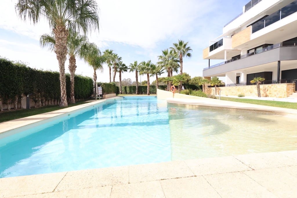 Apartamento de 2 habitaciones en Orihuela Costa en venta con piscina - 269.000 € (Ref: 9440456)