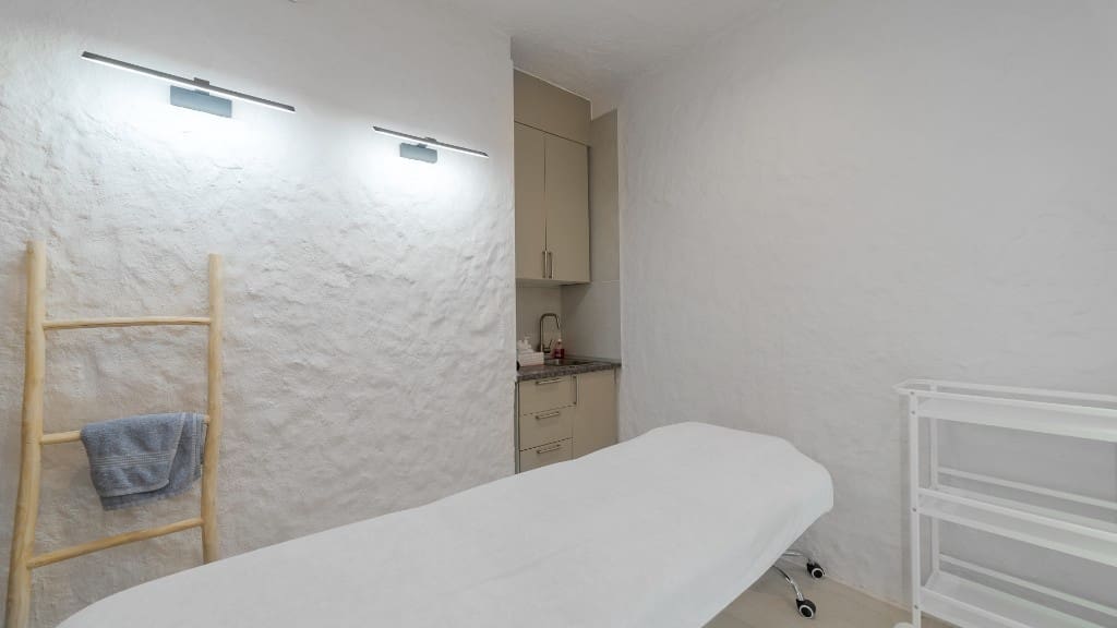 Erhverv til salg i Alicante by - € 375.000 (Ref: 9440457)