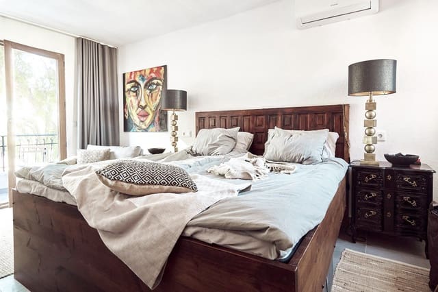 5 sypialnia Willa na sprzedaż w Punta Prima, Orihuela z basenem - 930 000 € (Ref: 9440485)