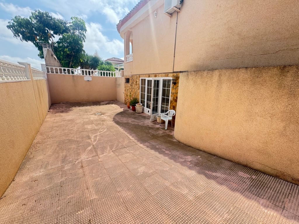 3 soverom Villa til salgs i San Miguel de Salinas med svømmebasseng - € 345 000 (Ref: 9440492)