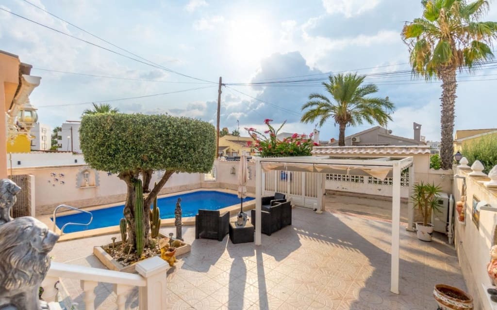 3 soveværelse Villa til salg i Playa Flamenca med swimmingpool - € 329.000 (Ref: 9440500)