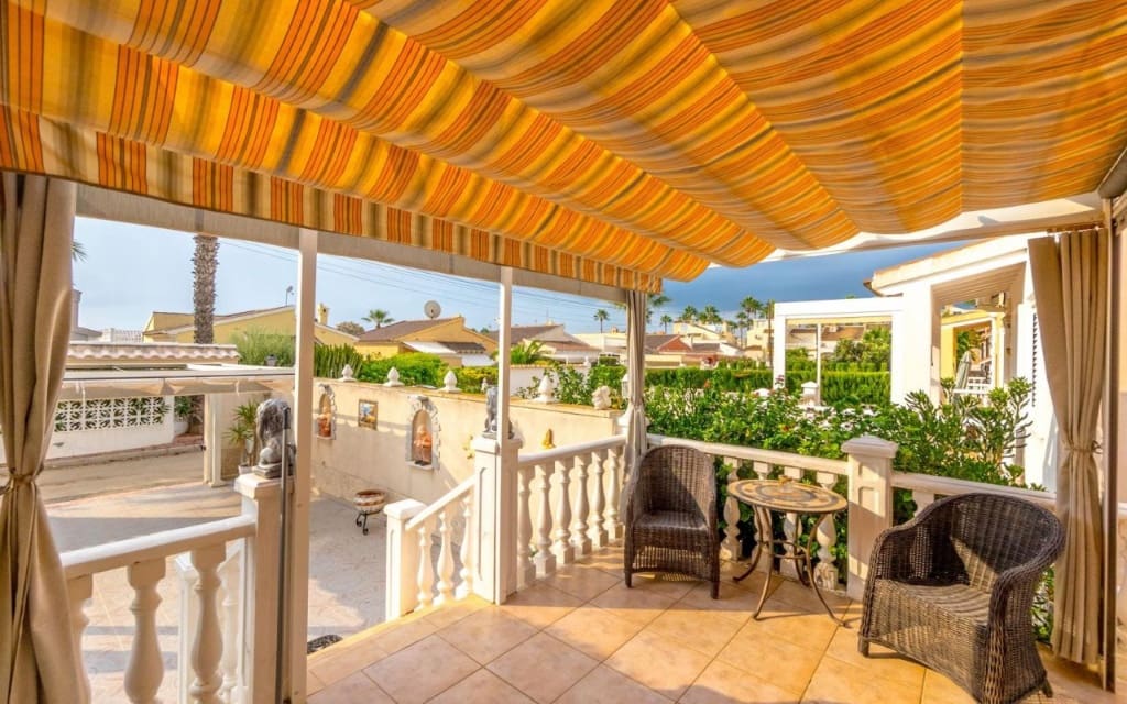 3 soveværelse Villa til salg i Playa Flamenca med swimmingpool - € 329.000 (Ref: 9440500)