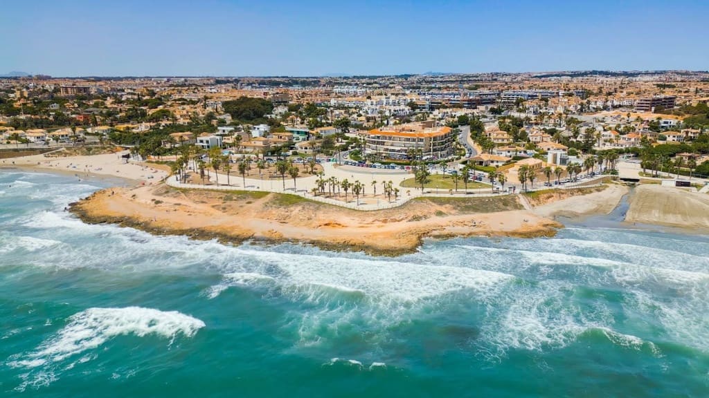 3 soveværelse Villa til salg i Playa Flamenca med swimmingpool - € 329.000 (Ref: 9440500)