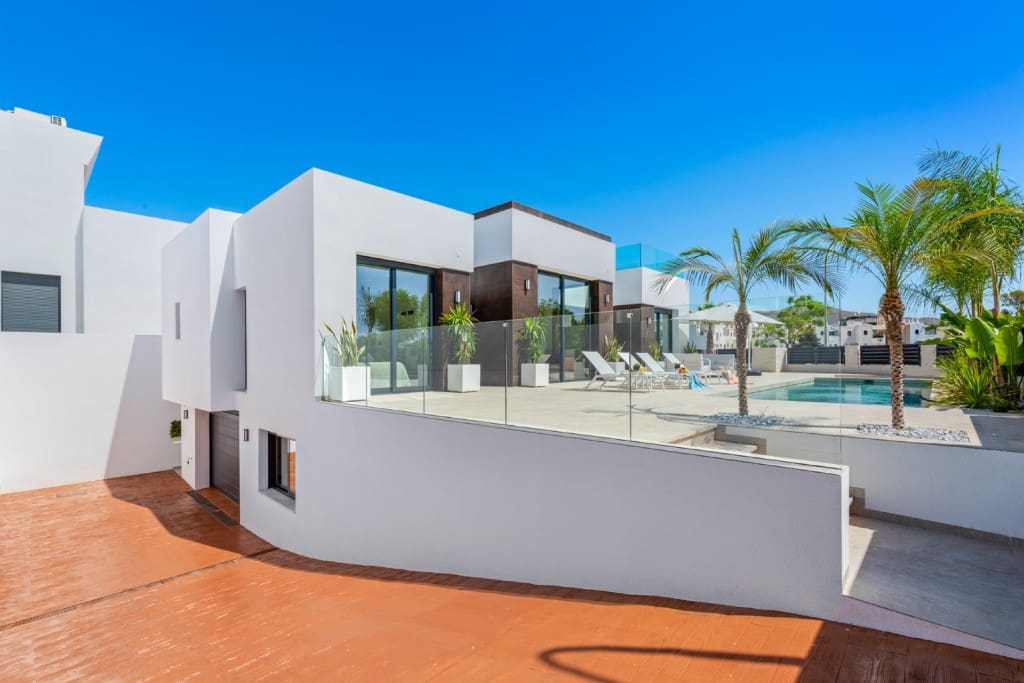 3 soveværelse Villa til salg i Alicante by med swimmingpool - € 1.390.000 (Ref: 9440517)