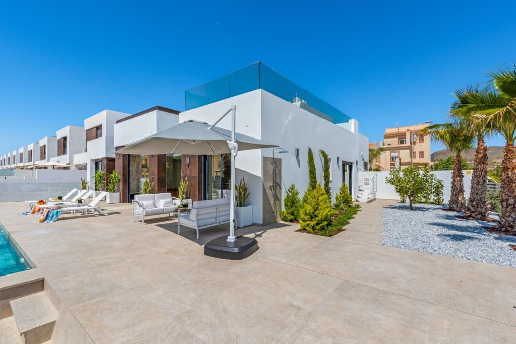 3 soveværelse Villa til salg i Alicante by med swimmingpool - € 1.390.000 (Ref: 9440517)