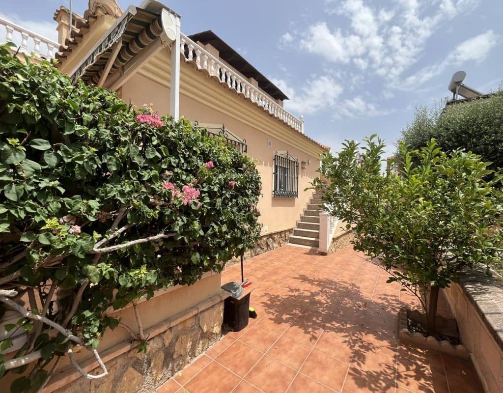 2 slaapkamer Villa te koop in Almoradi met zwembad - € 230.000 (Ref: 9440562)