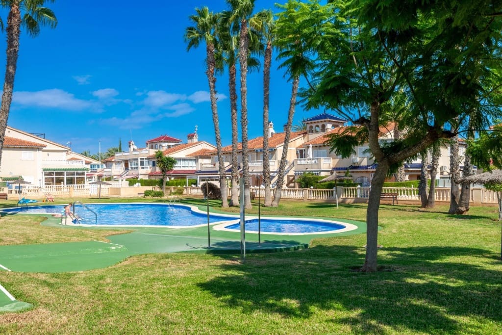3 sovrum Hus till salu i Playa Flamenca med pool - 239 000 € (Ref: 9441327)