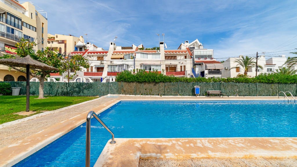 3 slaapkamer Appartement te koop in Mar Azul met zwembad - € 195.000 (Ref: 9441328)