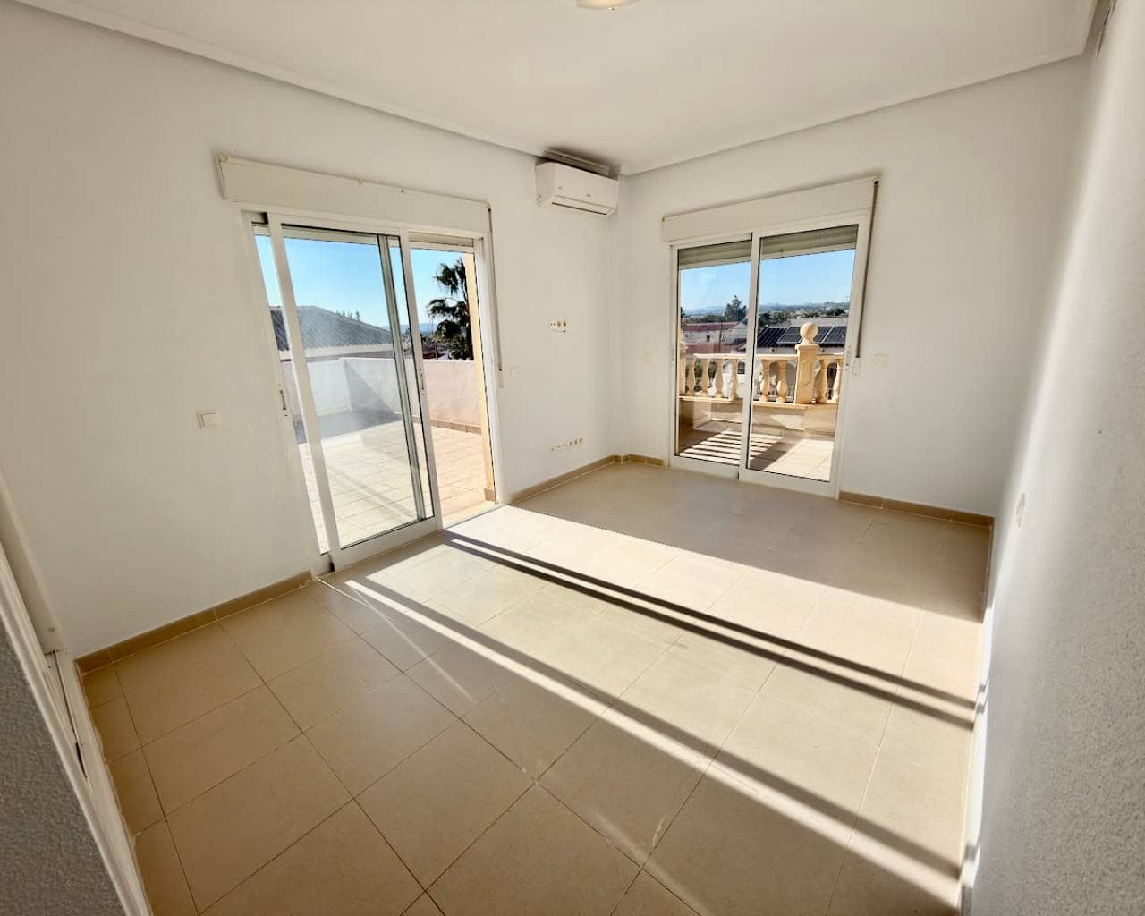 5 slaapkamer Villa te koop in Ciudad Quesada met zwembad - € 550.000 (Ref: 9446180)