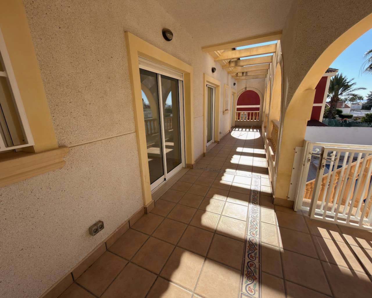 5 slaapkamer Villa te koop in Ciudad Quesada met zwembad - € 550.000 (Ref: 9446180)