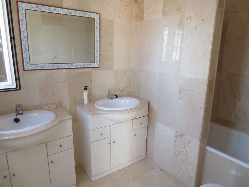 6 chambre Villa/Maison à vendre à Villamartin avec piscine - 510 000 € (Ref: 9448649)