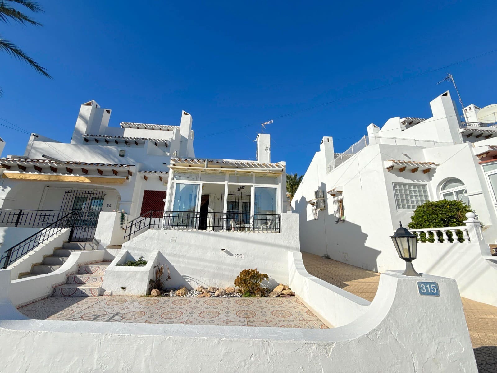 3 slaapkamer Huis te koop in Villamartin met zwembad - € 229.950 (Ref: 9448661)