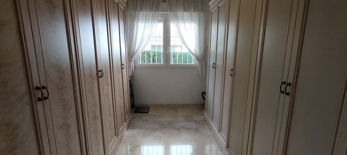 3 slaapkamer Villa te koop in Villamartin met zwembad - € 465.000 (Ref: 9461943)