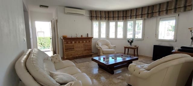 3 soveværelse Villa til salg i Villamartin, Orihuela med swimmingpool - € 465.000 (Ref: 9461943)