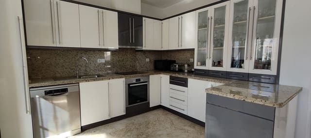 3 soveværelse Villa til salg i Villamartin, Orihuela med swimmingpool - € 465.000 (Ref: 9461943)