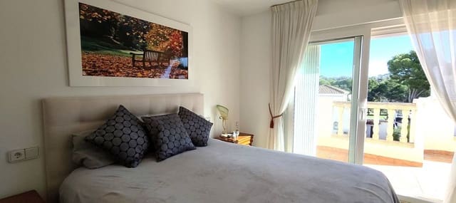 3 soveværelse Villa til salg i Villamartin, Orihuela med swimmingpool - € 465.000 (Ref: 9461943)