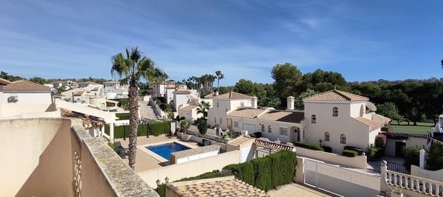 3 soveværelse Villa til salg i Villamartin, Orihuela med swimmingpool - € 465.000 (Ref: 9461943)