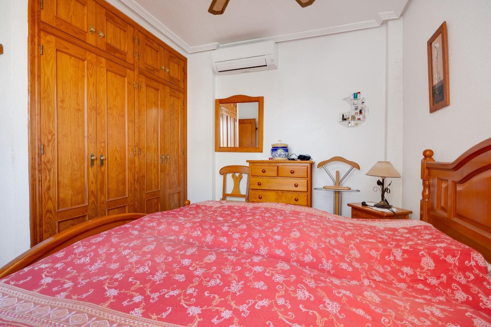 Chalet de 4 habitaciones en Playa Flamenca en venta con piscina - 315.000 € (Ref: 9461944)