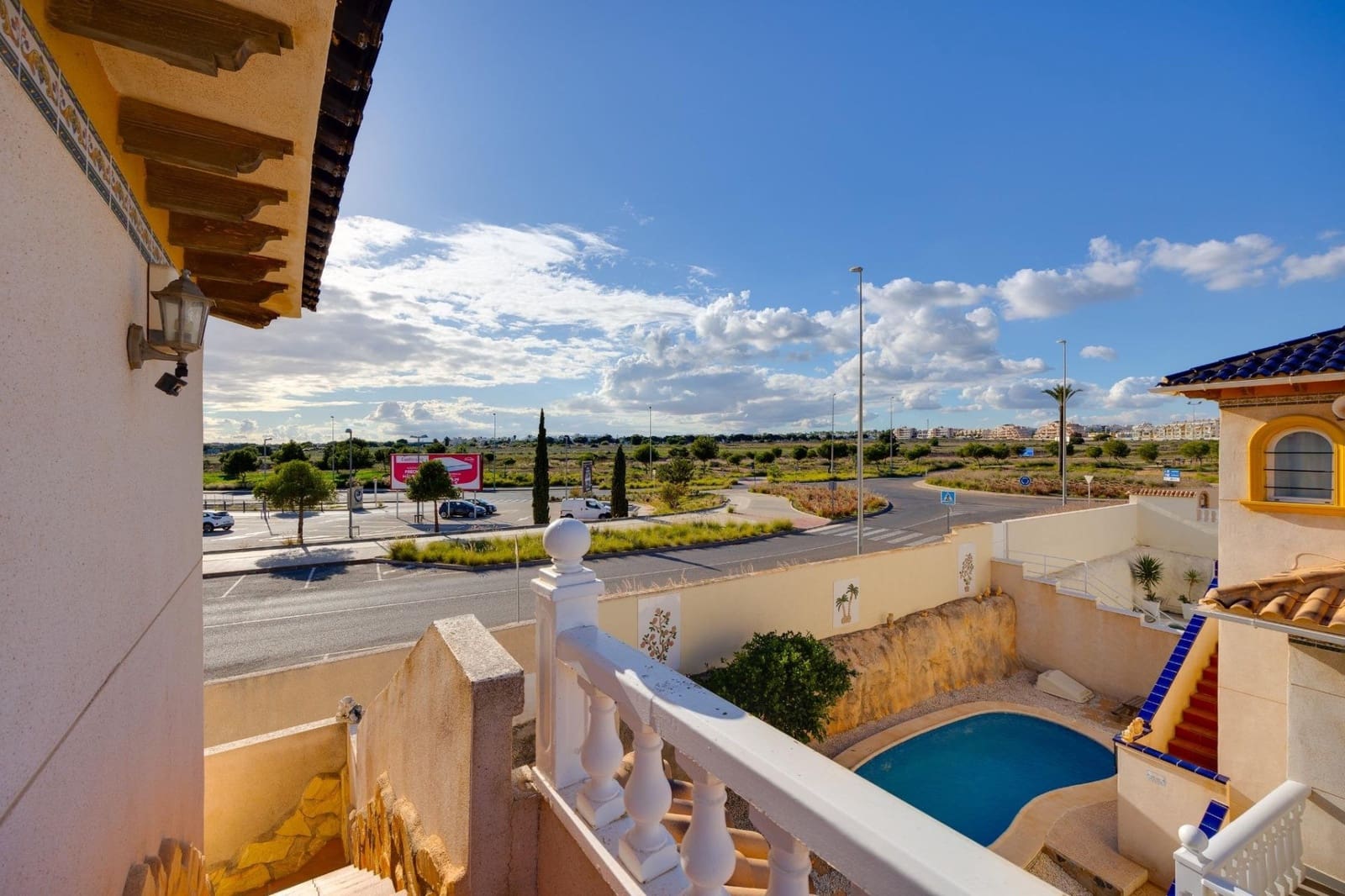 Chalet de 4 habitaciones en Playa Flamenca en venta con piscina - 315.000 € (Ref: 9461944)