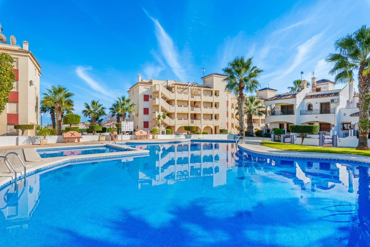 2 sovrum Lägenhet till salu i Playa Flamenca med pool - 165 000 € (Ref: 9465453)