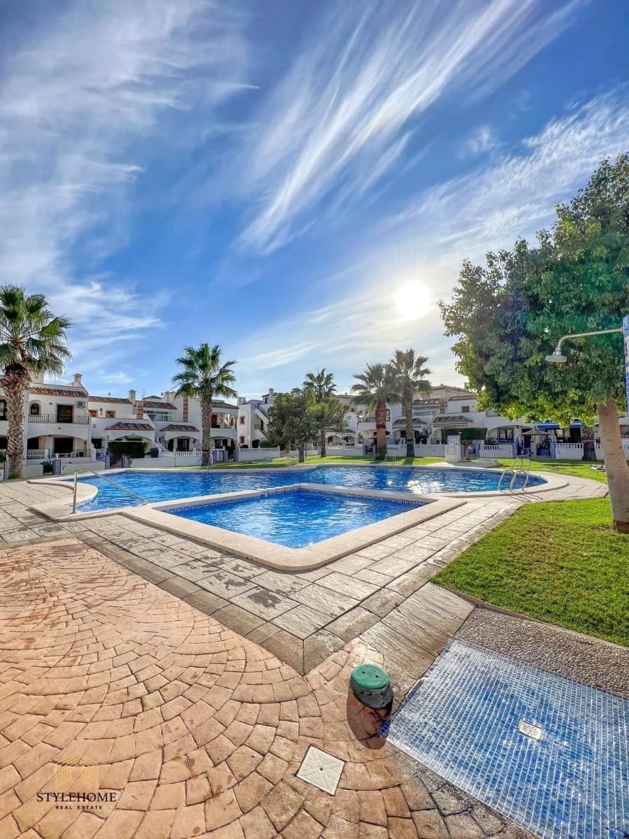 2 sovrum Lägenhet till salu i Playa Flamenca med pool - 165 000 € (Ref: 9465453)