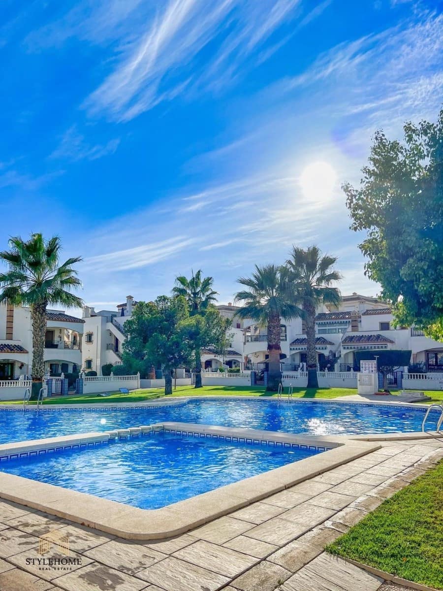 2 sovrum Lägenhet till salu i Playa Flamenca med pool - 165 000 € (Ref: 9465453)