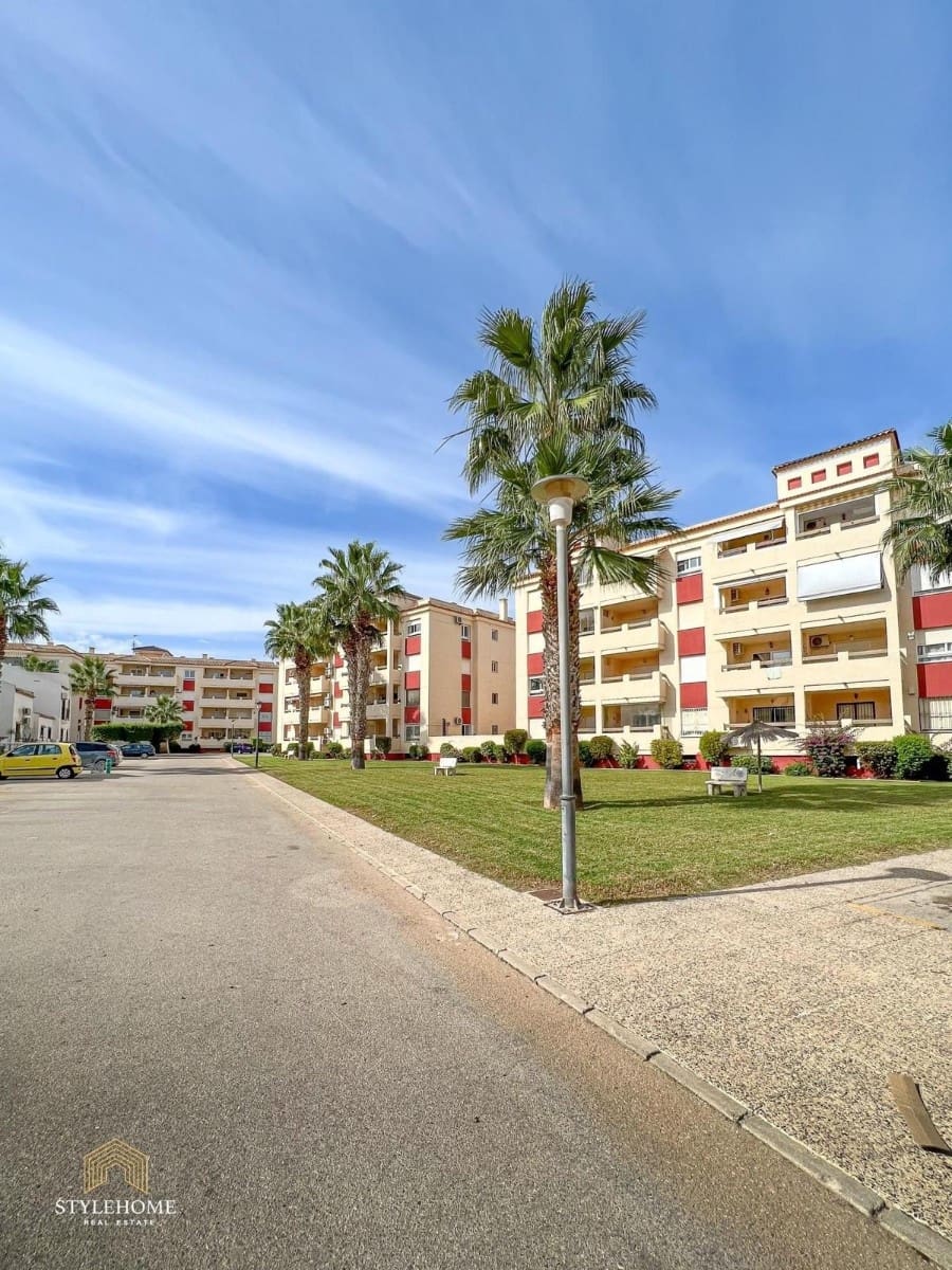 2 sovrum Lägenhet till salu i Playa Flamenca med pool - 165 000 € (Ref: 9465453)