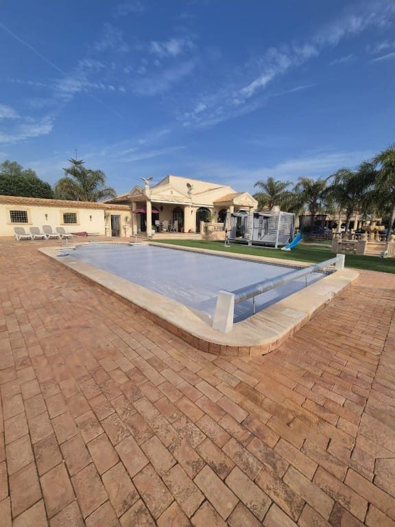 4 sovrum Villa till salu i Daya Vieja med pool - 899 000 € (Ref: 9465454)