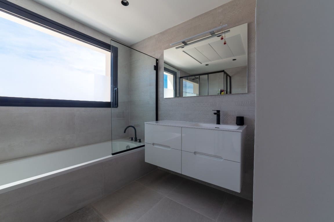 4 bedroom Villa for sale in Los Montesinos with pool - € 1,325,000 (Ref: 9465458)