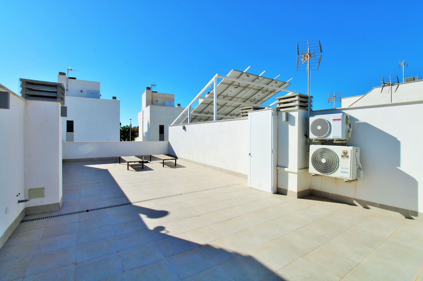 Casa de 2 habitaciones en Pilar de la Horadada en venta con piscina - 299.995 € (Ref: 9465462)