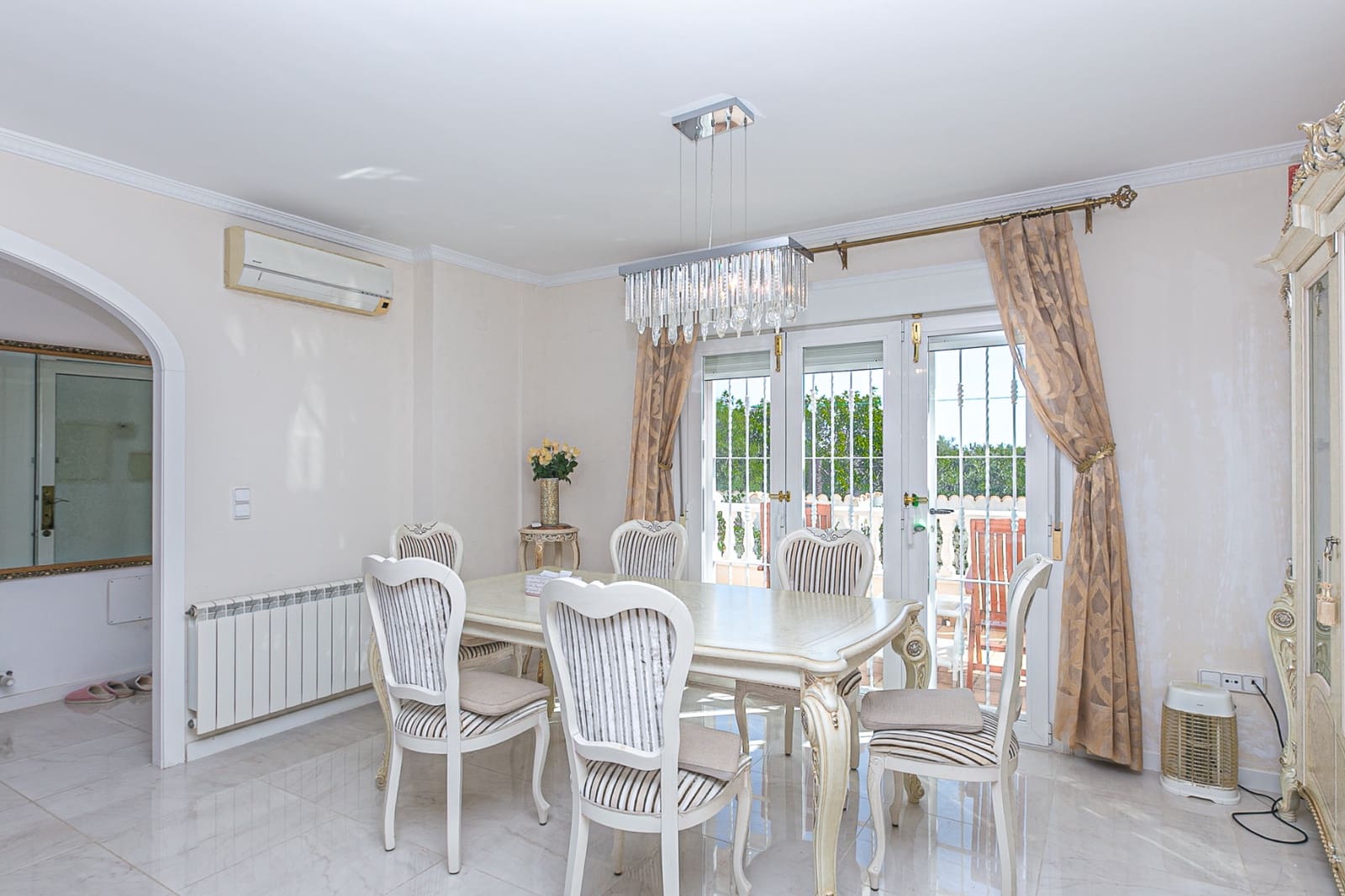 4 slaapkamer Villa te koop in Campoamor met zwembad - € 860.000 (Ref: 9465469)