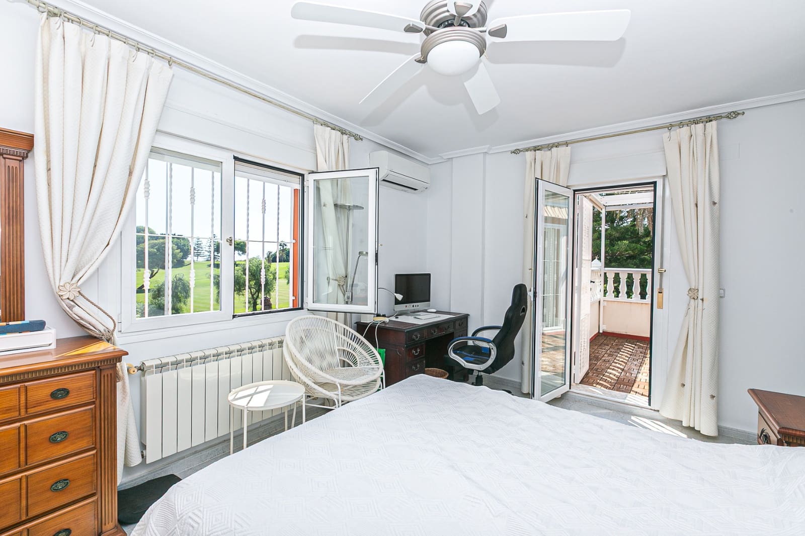 4 slaapkamer Villa te koop in Campoamor met zwembad - € 860.000 (Ref: 9465469)