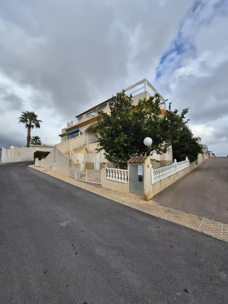 5 slaapkamer Villa te koop in Playa Flamenca met zwembad - € 278.000 (Ref: 9465470)