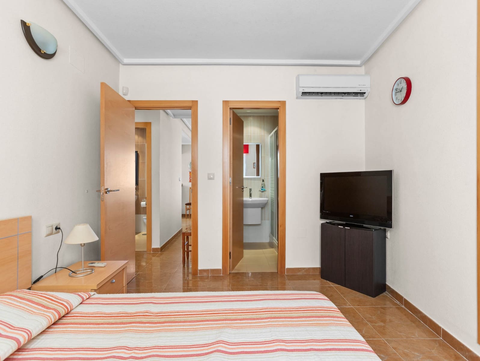 2 Zimmer Apartment zu verkaufen in Torrevieja mit Pool - 145.000 € (Ref: 9465471)