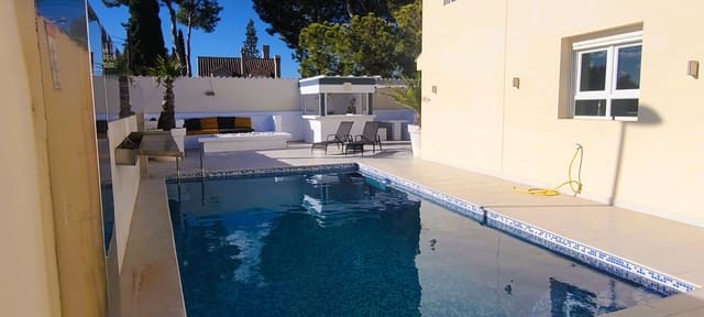 Chalet de 4 habitaciones en Los Balcones en venta con piscina - 535.000 € (Ref: 9465472)